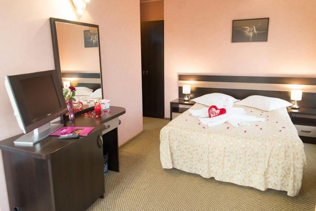 Indiana Hotel Яссы Экстерьер фото
