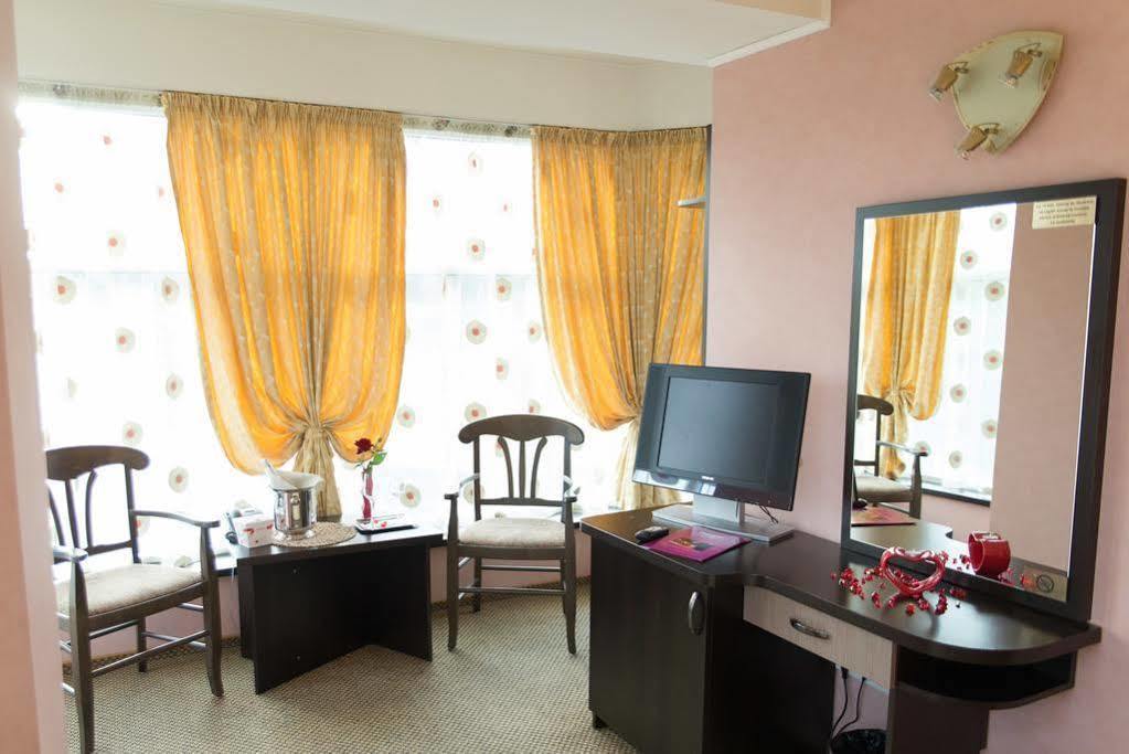 Indiana Hotel Яссы Экстерьер фото