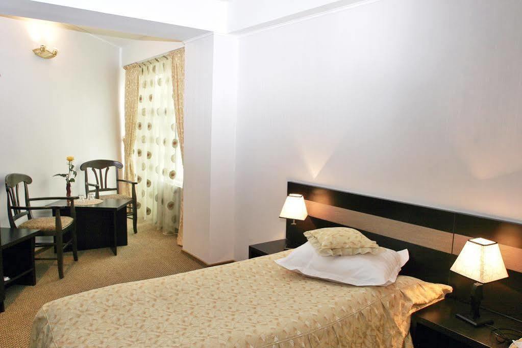 Indiana Hotel Яссы Экстерьер фото