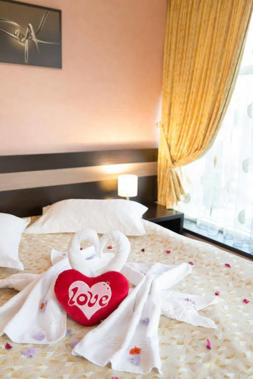 Indiana Hotel Яссы Экстерьер фото