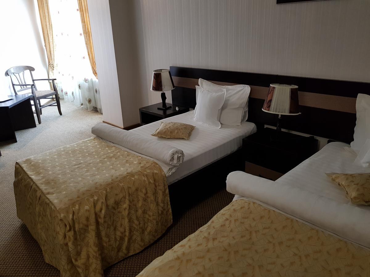 Indiana Hotel Яссы Экстерьер фото