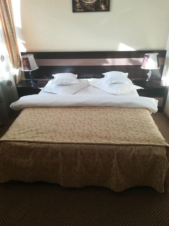 Indiana Hotel Яссы Экстерьер фото