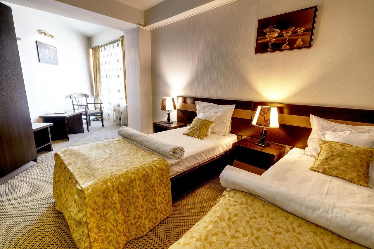 Indiana Hotel Яссы Экстерьер фото